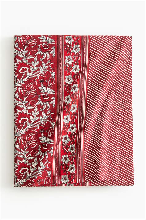 Patterned cotton tablecloth - Red/Patterned - Home All | H&M IN
