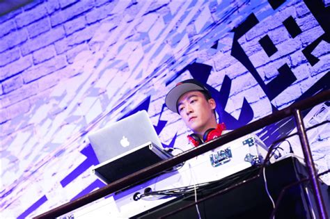 爱玛仕酒吧DJ现场_合肥顶尖DJ培训学校