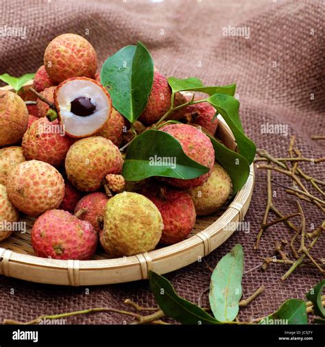 Litchi fruit hi-res stock photography and images - Alamy