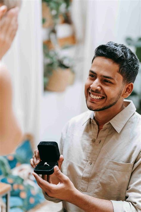 The Perfect Engagement Ring for a Summer Proposal