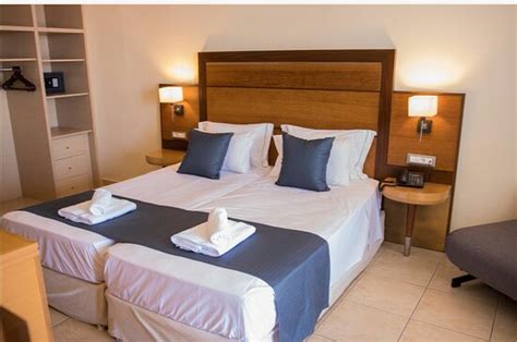 MANOUSOS CITY HOTEL (Rhodes/Rhodes Town) - Hotel Reviews, Photos, Rate ...