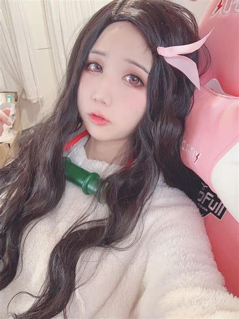 Chinese Streamer Who Doesn't Has Any Talent Other Than Her Beauty