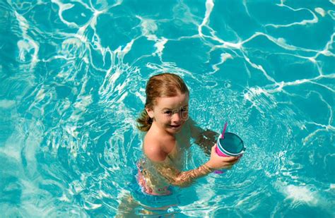 Summer Kids Swimming 的图像结果