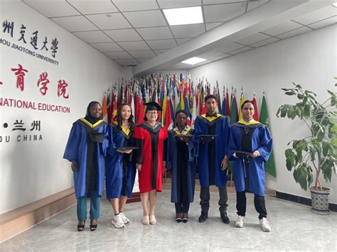 甘肃兰州：首届中亚东干班留学生毕业典礼在西北师大举行 - 中国日报网