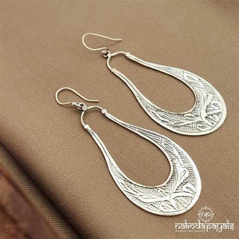 Unique Hangings (H2209) – Nakoda Payals