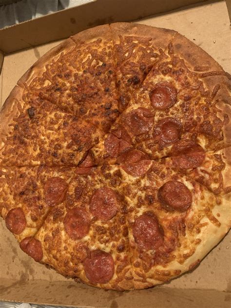 The way little Caesars cut my pizza : r/mildlyinfuriating
