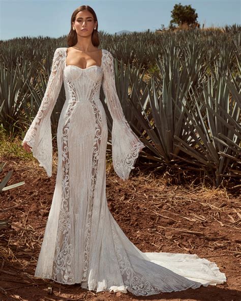 Hot Wedding Trend: The Bell Sleeve Wedding Dress