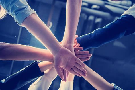 Multi Etnich Group of Business People Celebrating Together 的图像结果