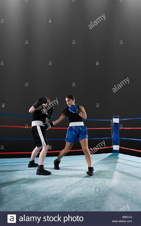 Woman Boxing Match 的图像结果