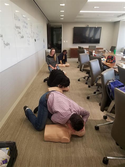 Simple CPR Training 的图像结果