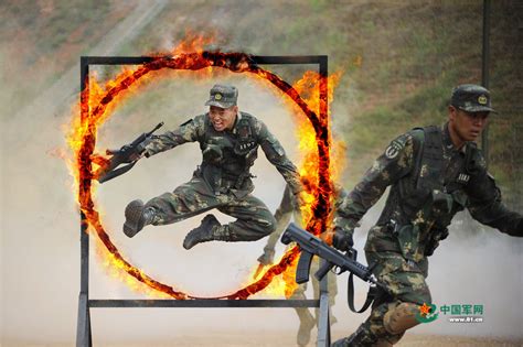 图说中国特种兵：猎人训练之二-中新网