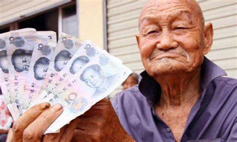 退休老人去世后，家属可免费申领“4笔钱”，不领可没人通知你_腾讯新闻