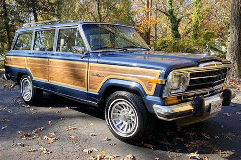 1990 Jeep Grand Wagoneer auction - Cars & Bids