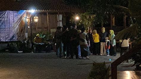 JOGLO KECOMBRANG BROMO (Putus) - B&B Reviews, Photos, Rate Comparison ...