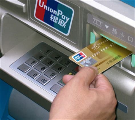"刷脸"就能在ATM机上取钱了！真的安全吗？|取款|存取款|ATM机_新浪新闻
