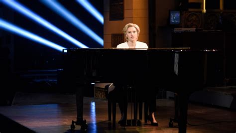 'SNL': Kate McKinnon's Clinton delivers tearjerker 'Hallelujah' performance