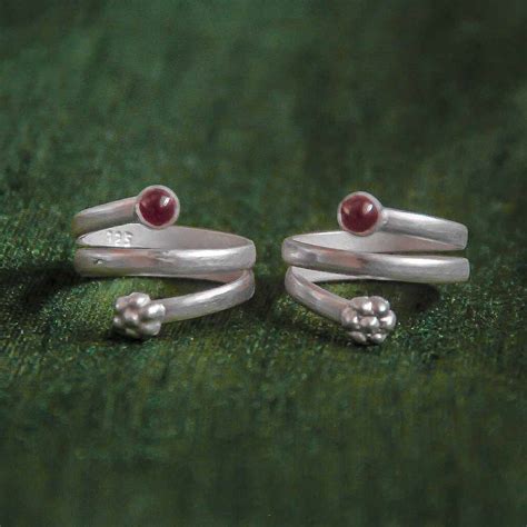 Buy Silver Red Pota Toe Ring (Pair) Online - Unniyarcha – Unniyarcha Design