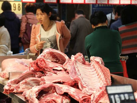 猪肉真降价了！有超市每斤直跌3元，是拐点还是“中场休息”？ | 每经网