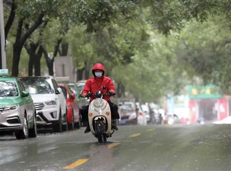郑州的雨没有下大 今天主要是中雨、北风降温明显-大河新闻