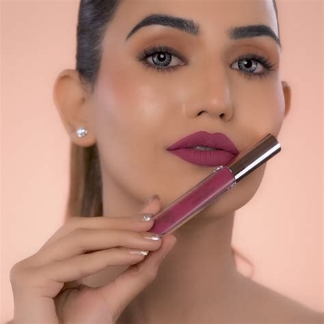 Featherlite Liquid Lipstick: Delight