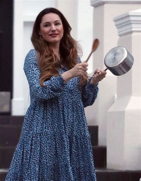 KELLY BROOK Cheers Emergency Personnel in London 04/16/2020 – HawtCelebs