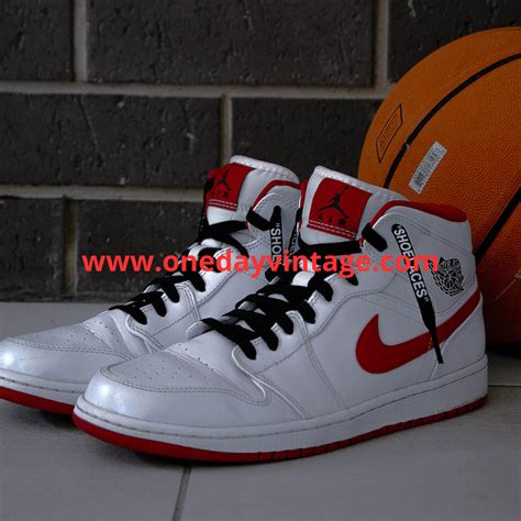 Step Back in Time: The 7 Best Vintage Basketball Shoes to Buy in 2023 ...