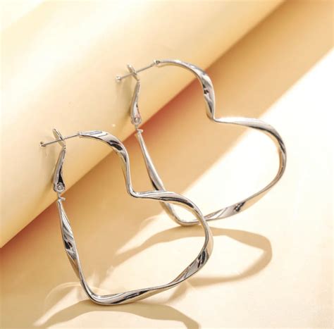Adorable Heart Hoop Earrings — Ishkaara