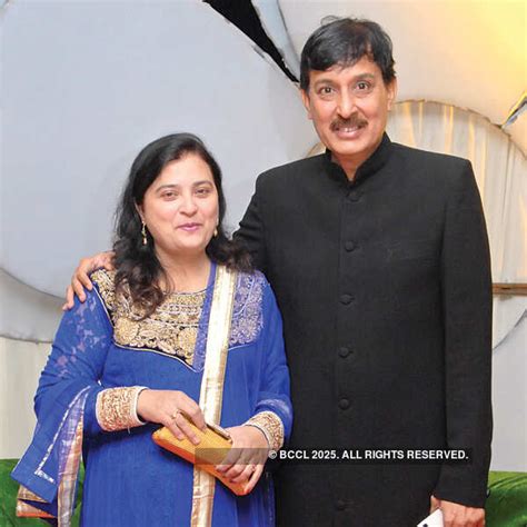 Mahrukh and Tanveer Khan during Nilofar, Shakeel Khan's 20th wedding ...