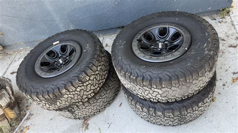 35inch tires Raptor 17in wheels with beadlock for Sale in Vista, CA - OfferUp