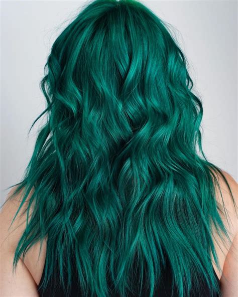 15 Green Hair Color Ideas for Head-Turning Transformations