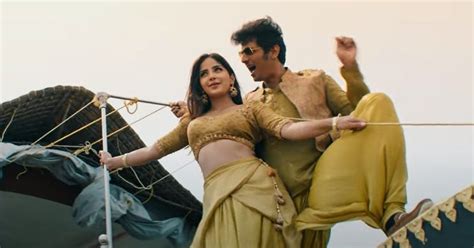 மலையாளம் & மலையாள பெண்கள் எப்போவுமே செம்ம காட்டு. மல்லு கேர்ள் ...