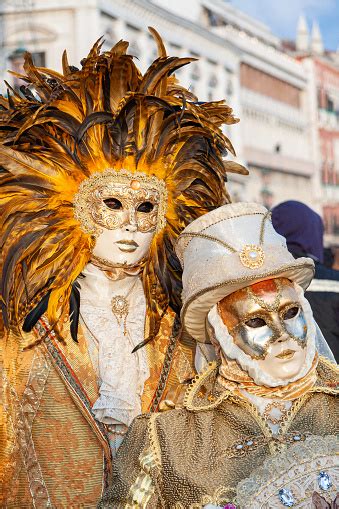 Voir les d&eacute;tails de l&rsquo;image associ&eacute;e. M&aacute;scaras De Carnaval De Venecia Foto de stock y m&aacute;s banco de im&aacute;genes ...