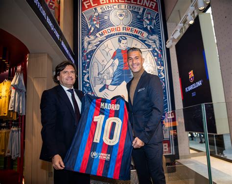 El FC Barcelona inaugura su primera Barça Store en Madrid