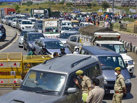 Delhi-Ghaziabad border sealed to contain COVID-19 - Traffic jam in a ...