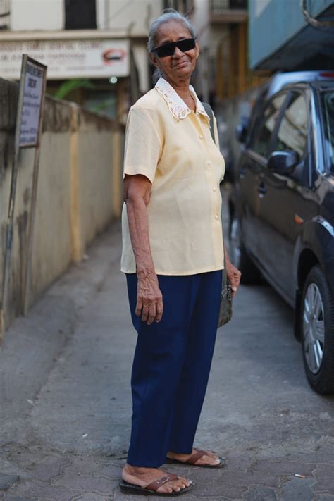 A photographer captures the uniqueness of the South Asian aunty