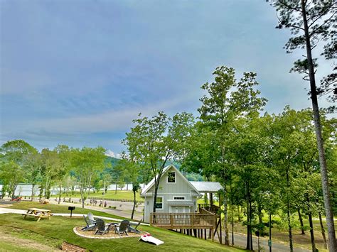 New lakeview bungalow with amazing views . Close to pool area and lake ...