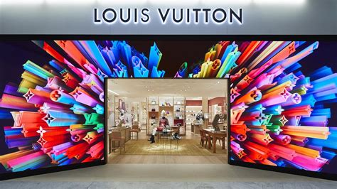 Louis Vuitton Charles de Gaulle T2AC Store in Roissy-Charles de Gaulle ...