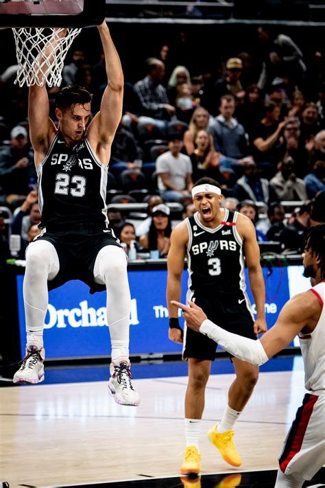 Photos: Spurs vs. Trail Blazers 4/6 Photo Gallery | NBA.com