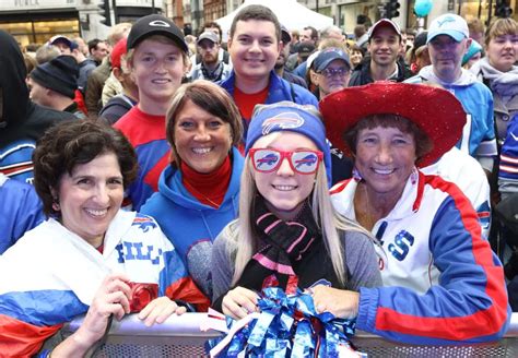 Football vs Soccer 的图像结果