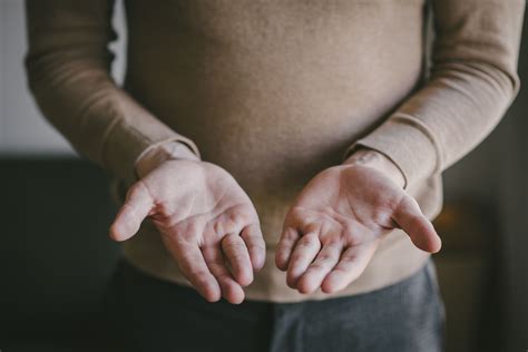Tingling in Hands: Symptoms, Causes, and Treatment