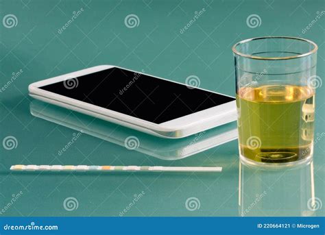 Urine Sample Testing Strip Smart Phone Stock Photos - Free & Royalty ...