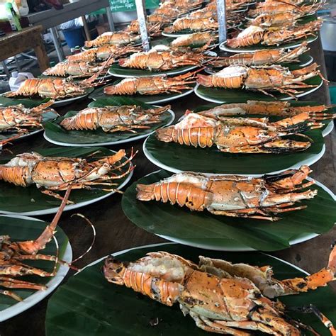 https://media-cdn.tripadvisor.com/media/photo-p/14/71/b8/4c/delicious-seafood-in.jpg