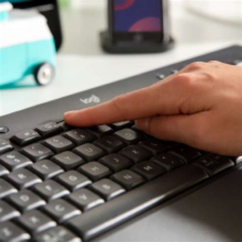 Logitech Signature K650 Bluetooth Standard Desktop Keyboard Compatible ...