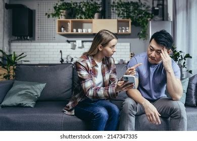 Ladies Fight Over Man 的图像结果