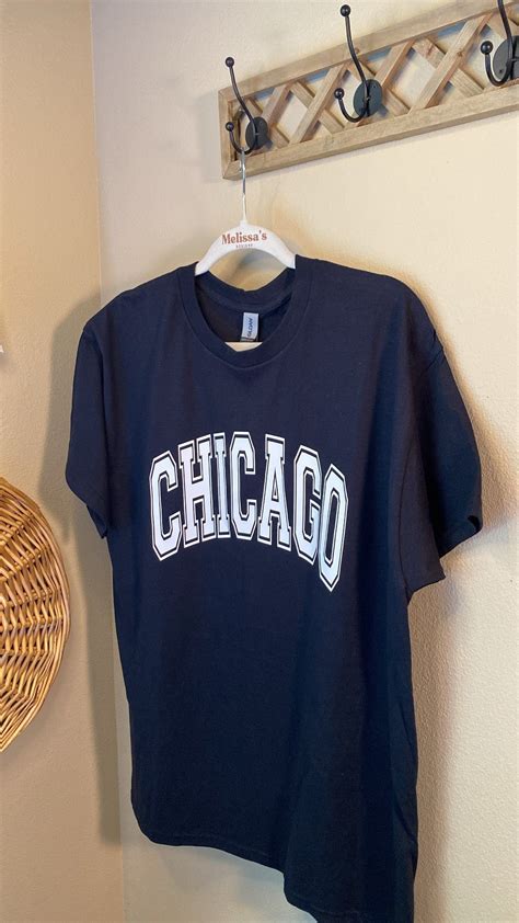 City CHICAGO- Short Sleeve T Shirt | Chicago shirts, Chicago tee, Shirts