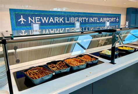 Review of the Newark United Club lounge — The Empty Nest Explorers
