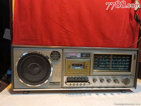 林愈静 on Twitter: "今天看到这种收音机，我的童年记忆。我爸用这种短波收音机听了十几年美国之音。是全村儿第一个知道苏联解体的。激动 ...