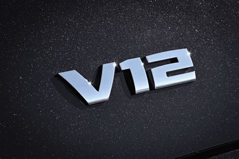 頂級旗艦車最愛，V12 引擎真的沒得玩了？仍有高級車廠不想放棄 - 自由電子報汽車頻道