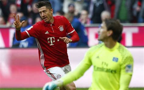 Robert Lewandowski nets hat-trick as Bayern Munich destroy Hamburg ...