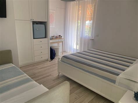 ACCANTO ALLE MURA ROOMS & RELAX (Sirolo) - B&B Reviews, Photos, Rate ...